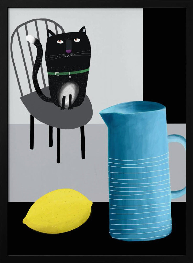 Söt svart katt sittande på en stol med blå vas och citron | Poster