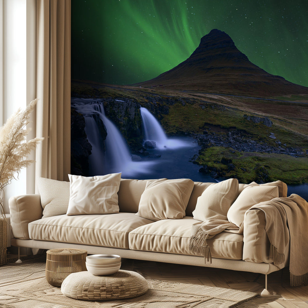 Kirkjufell... Under en boreal grön himmel | Tapet
