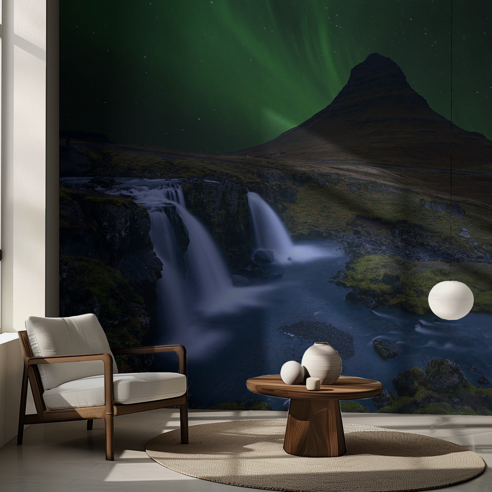 Kirkjufell... Under en boreal grön himmel | Fototapet