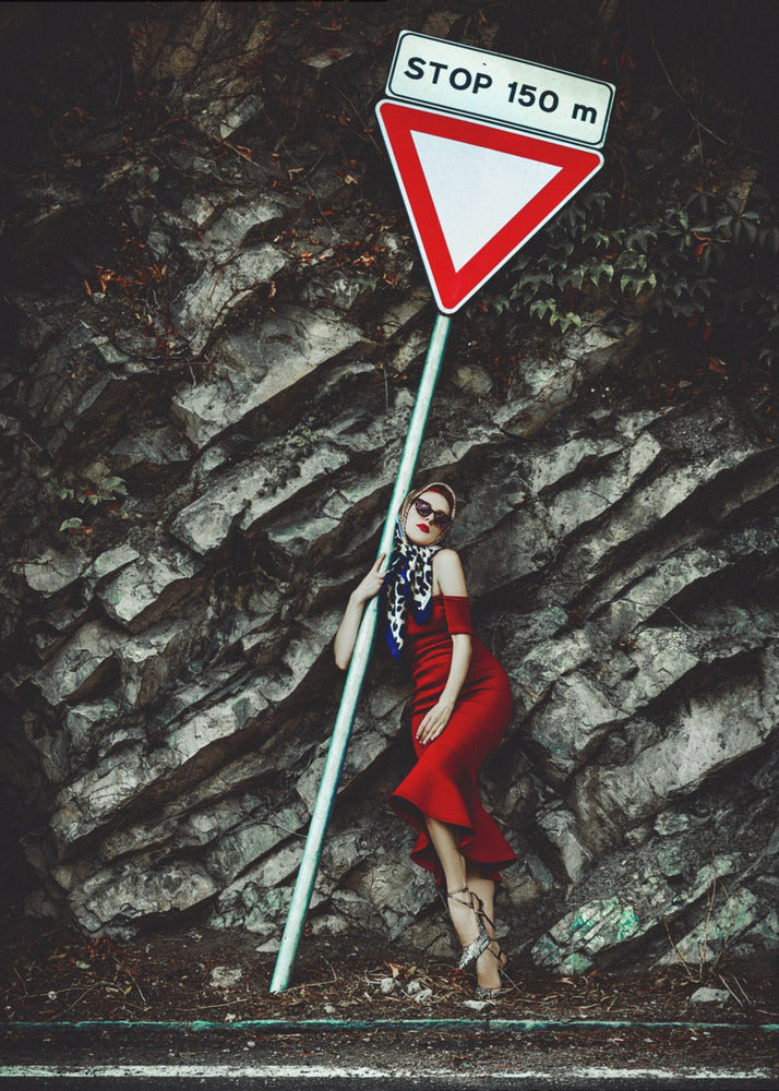 Red Elegance Halt | Canvas